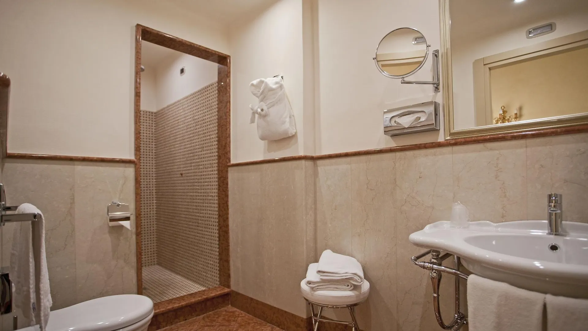 Hotel Cavour Bologna 3*,